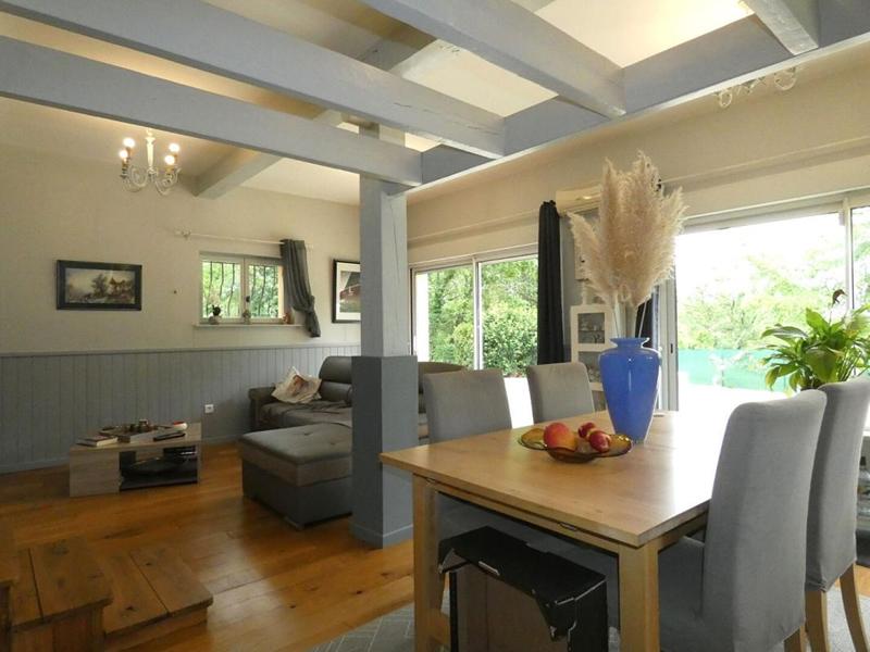 Maison - 260 m² - 9 pièces