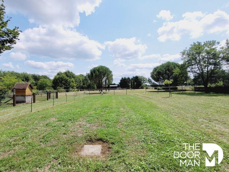 Propriété - 367 m² - 9 pièces