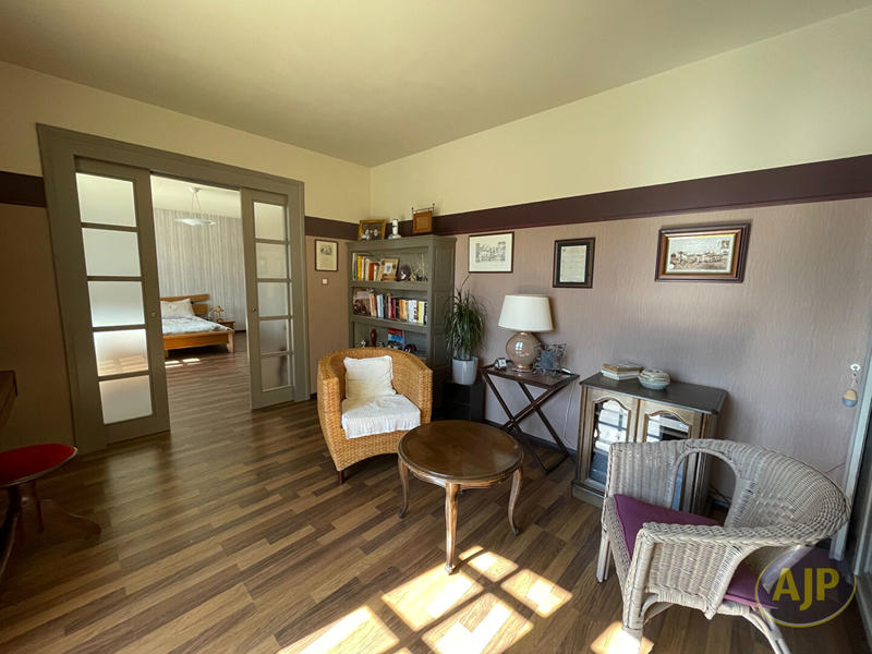 Maison - 202 m² - 7 pièces