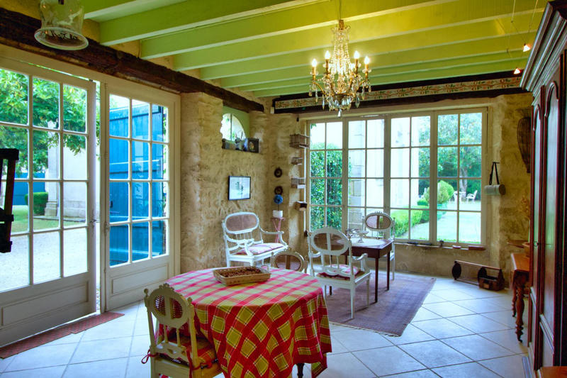 Maison - 247 m² - 15 pièces