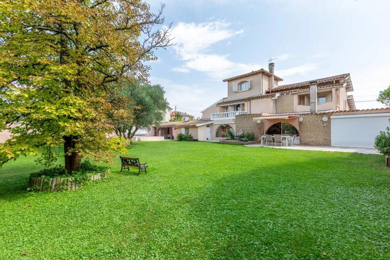 Maison - 221 m² - 6 pièces