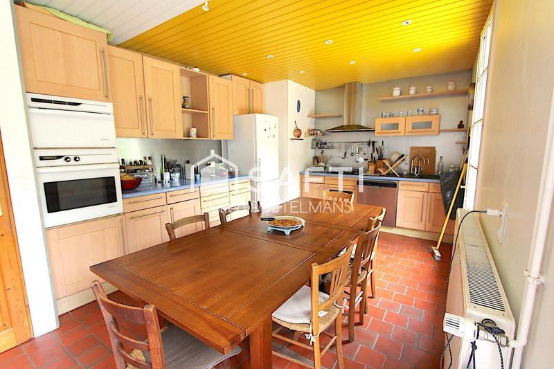 Propriété - 203 m² - 9 pièces