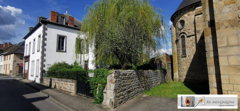 Maison traditionnelle - 283 m² - 17 pièces