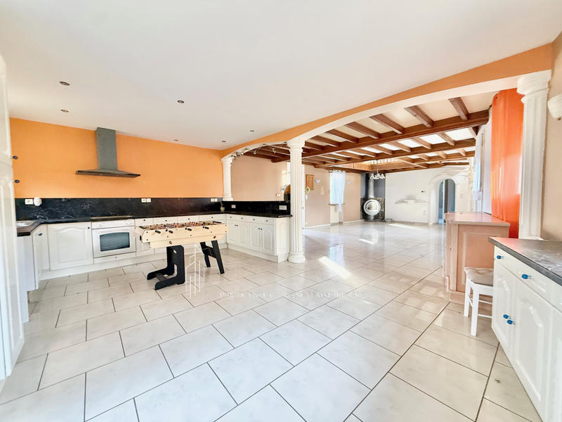 Propriété - 180 m² - 5 pièces