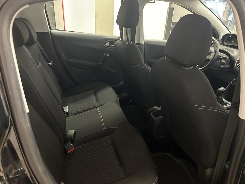 Peugeot 208 1.6 Hdi 75 Ch Active 05 P