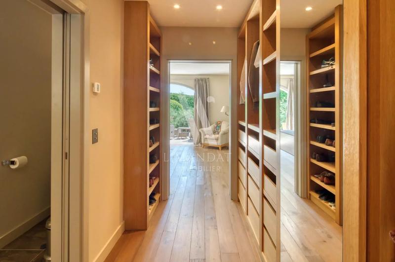 Propriété - 230 m² - 6 pièces