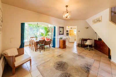 Maison - 218 m² - 7 pièces