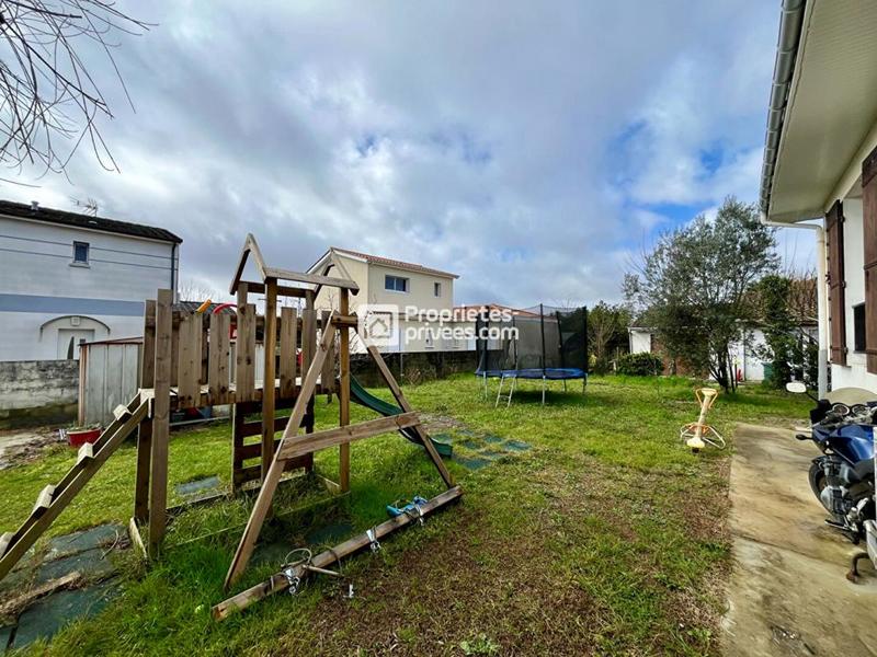 Maison - 200 m² - 8 pièces