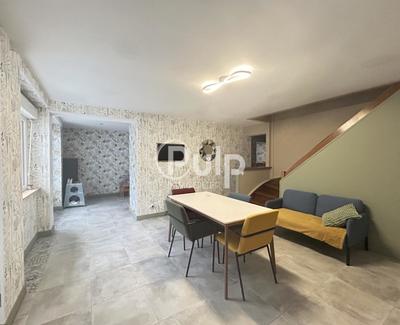 Maison - 88 m² - 7 pièces