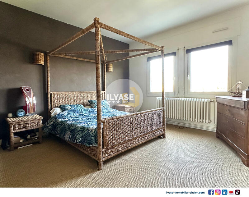 Maison - 212 m² - 7 pièces