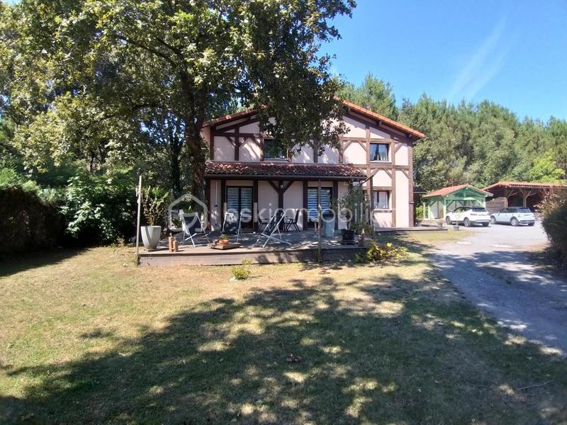 Maison traditionnelle - 170 m² - 6 pièces