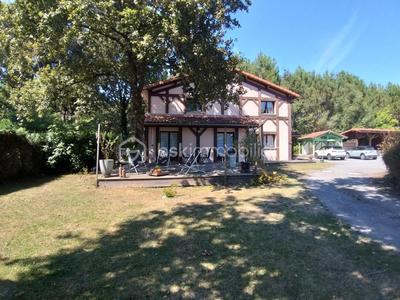 Maison traditionnelle - 170 m² - 6 pièces