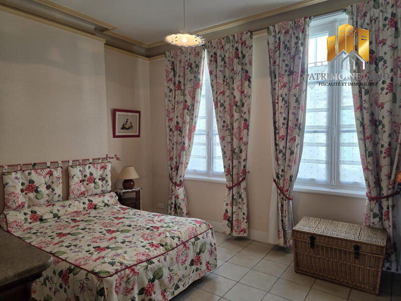 Maison - 300 m² - 10 pièces