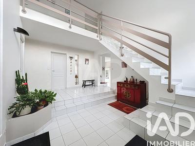 Maison - 250 m² - 8 pièces