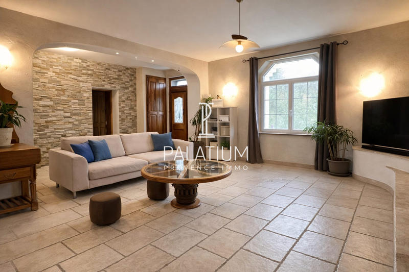 Maison - 251 m² - 7 pièces