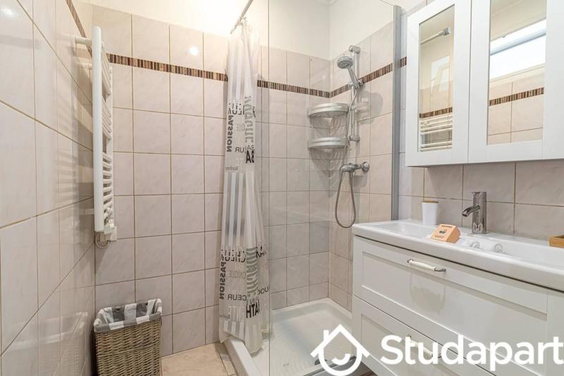 Chambre - 11 m² - 1 pièce