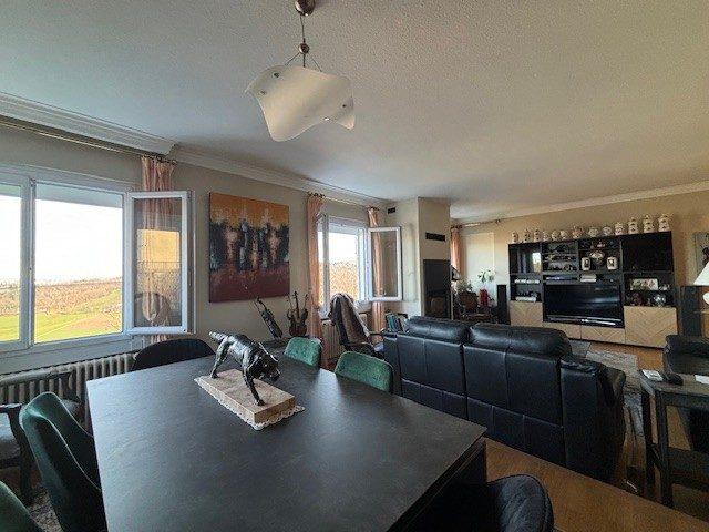 Maison - 204 m² - 9 pièces