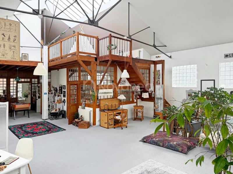 Loft - 471 m² - 8 pièces