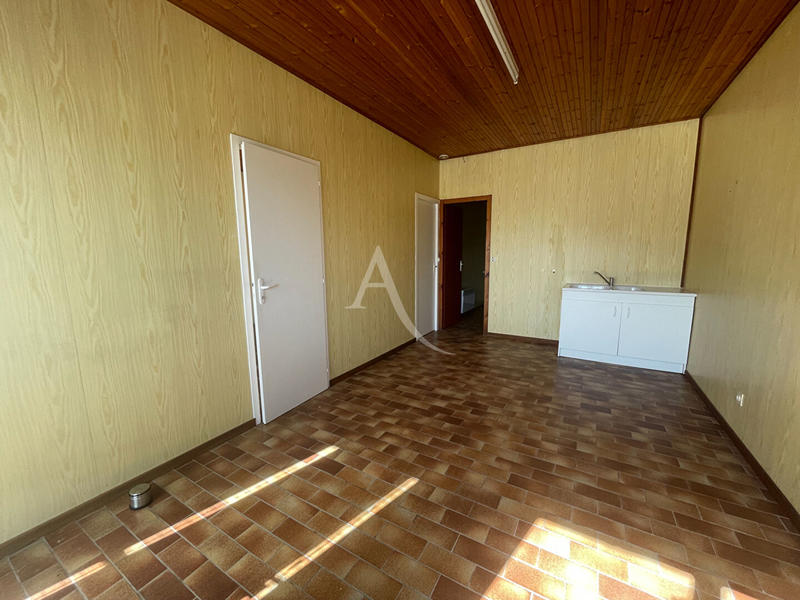 Local commercial - 74 m² - 1 pièce