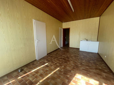 Local commercial - 74 m² - 1 pièce
