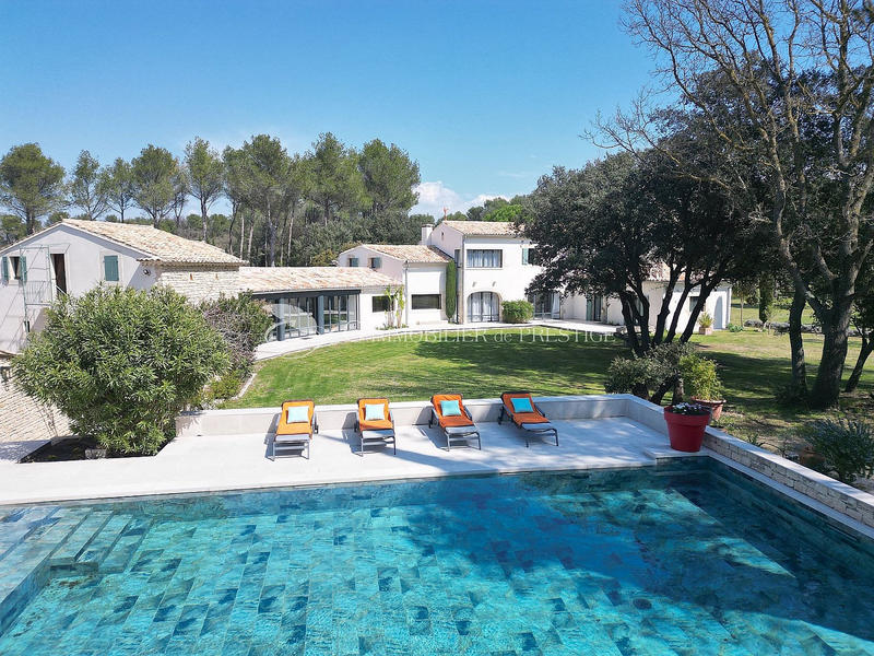 Propriété - 600 m² - 17 pièces