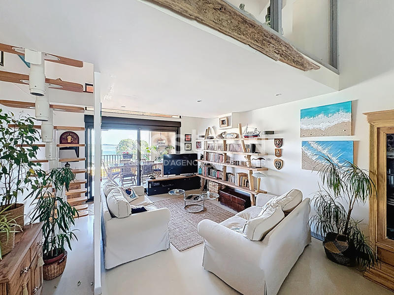 Maison - 185 m² - 9 pièces