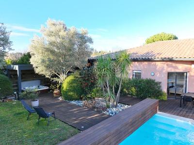 Maison - 258 m² - 8 pièces