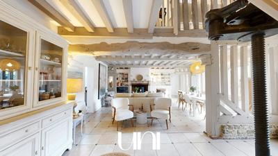 Maison - 230 m² - 9 pièces