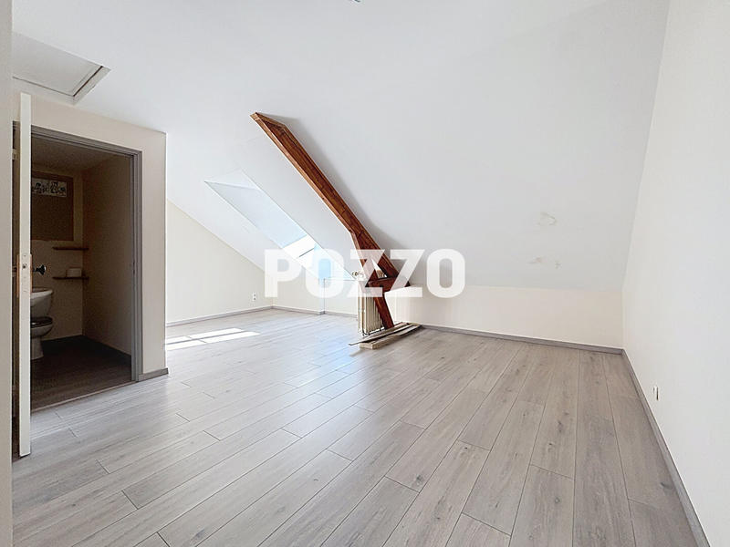 Maison - 215 m² - 8 pièces