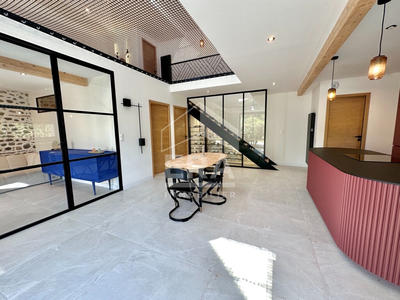 Appartement - 140 m² - 5 pièces