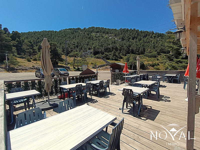 Maison - 240 m² - 5 pièces