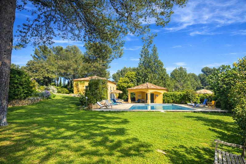 Maison traditionnelle - 299 m² - 8 pièces