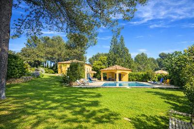 Maison traditionnelle - 299 m² - 8 pièces