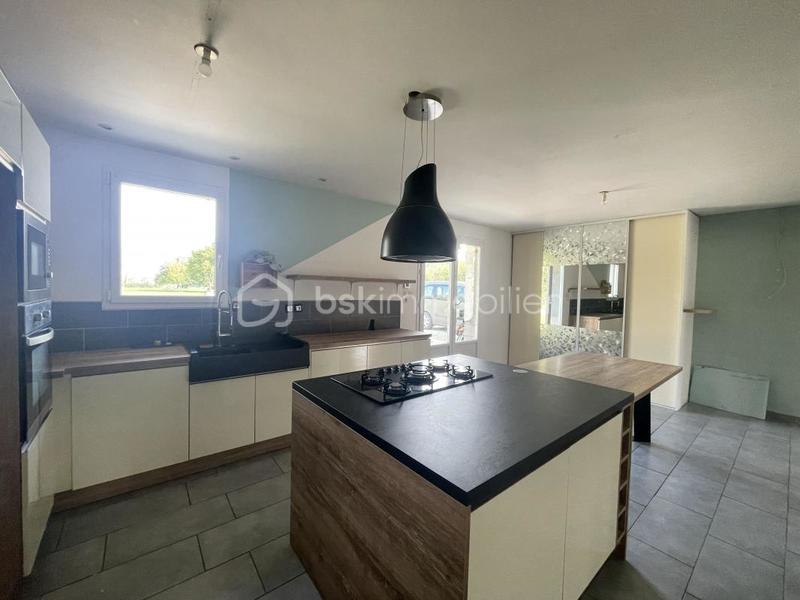 Maison - 246 m² - 8 pièces