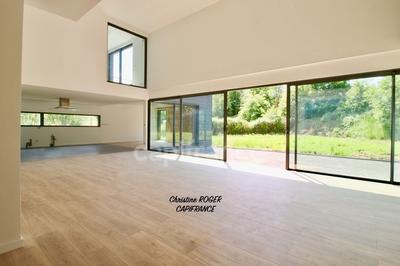 Maison - 268 m² - 8 pièces