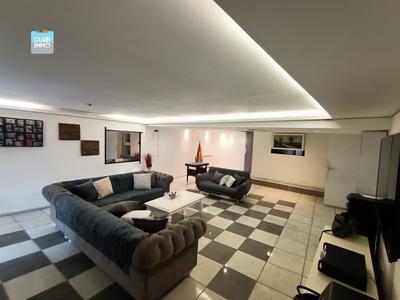 Maison - 260 m² - 9 pièces