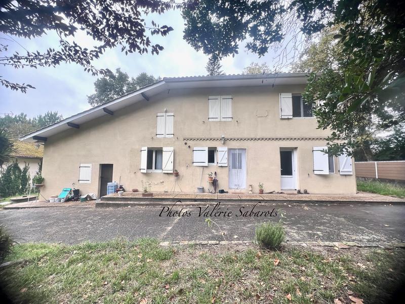 Propriété - 337 m² - 7 pièces