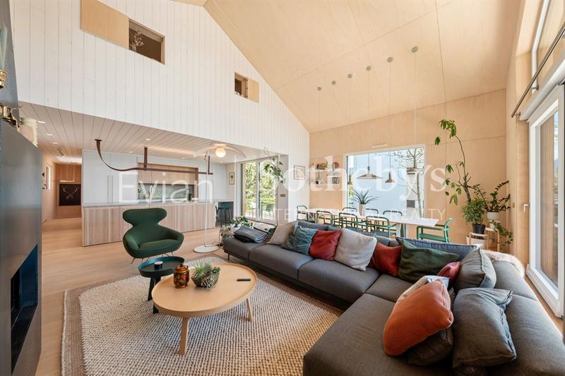 Maison - 225 m² - 9 pièces