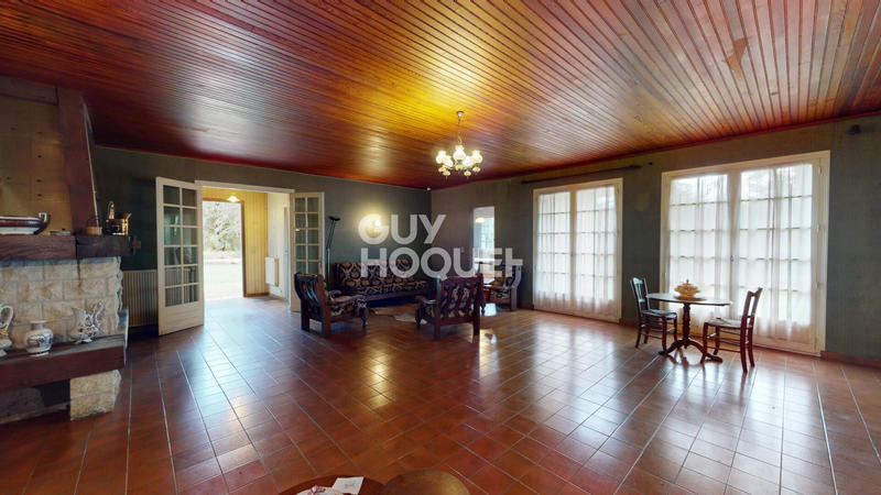 Maison - 213 m² - 7 pièces