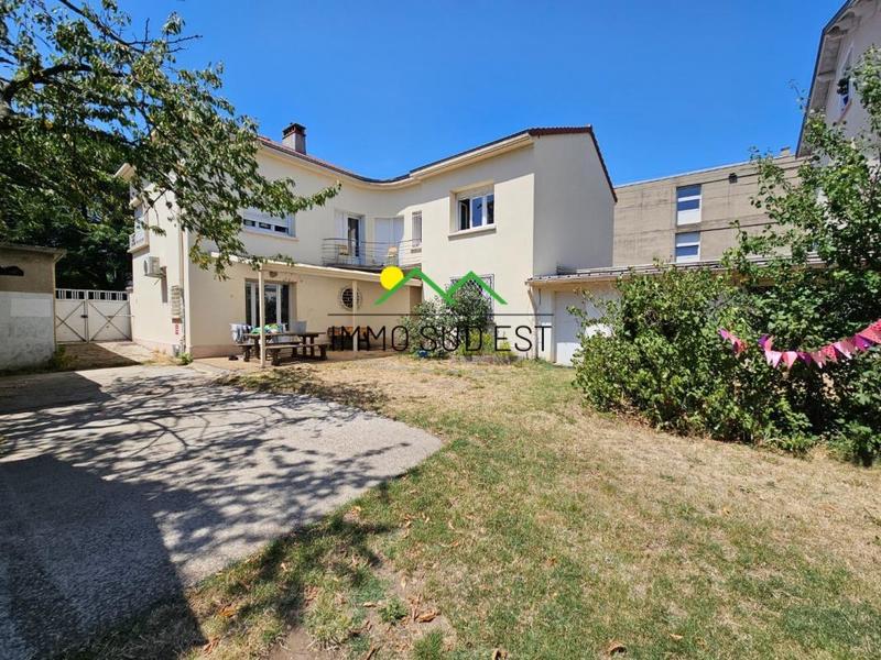 Maison - 252 m² - 10 pièces