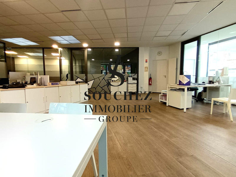 Bureau - 187 m² - 6 pièces