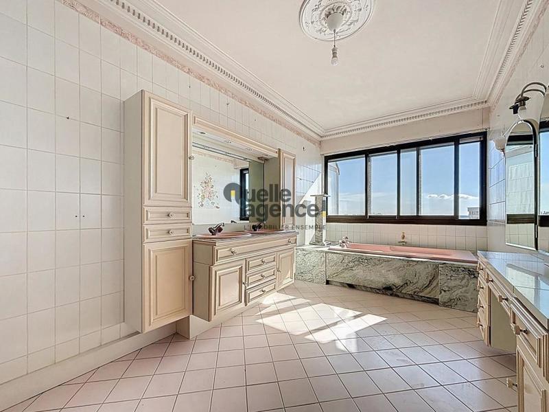 Appartement - 258 m² - 7 pièces