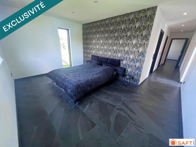 Maison - 220 m² - 6 pièces