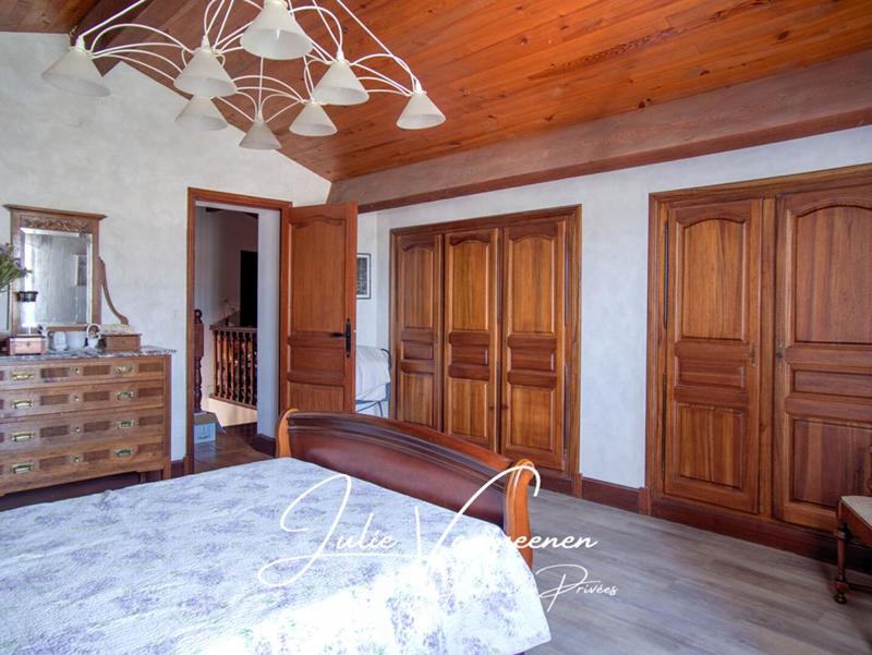 Maison - 248 m² - 7 pièces