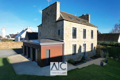 Maison - 225 m² - 11 pièces