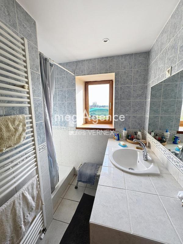 Maison traditionnelle - 243 m² - 6 pièces