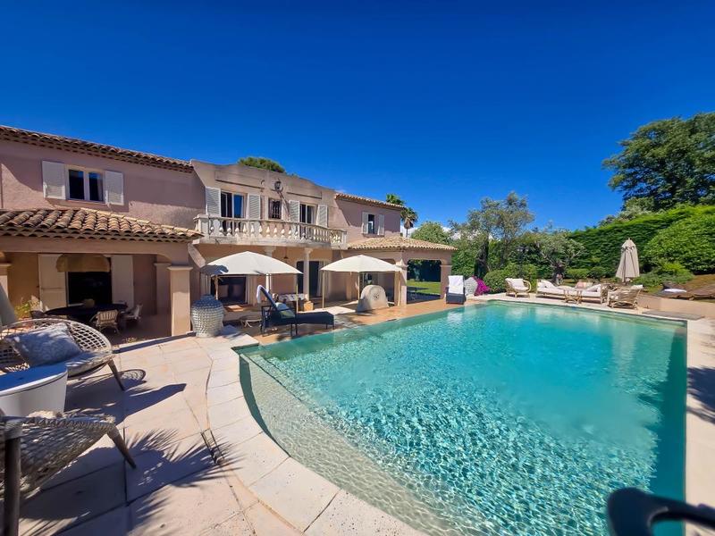 Villa - 329 m² - 6 pièces