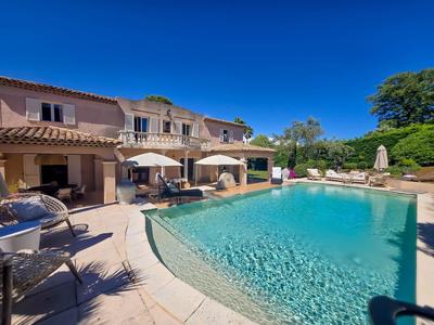 Villa - 329 m² - 6 pièces
