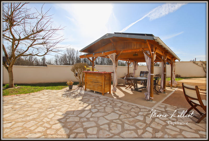 Maison - 204 m² - 8 pièces