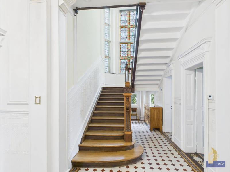 Maison - 443 m² - 17 pièces